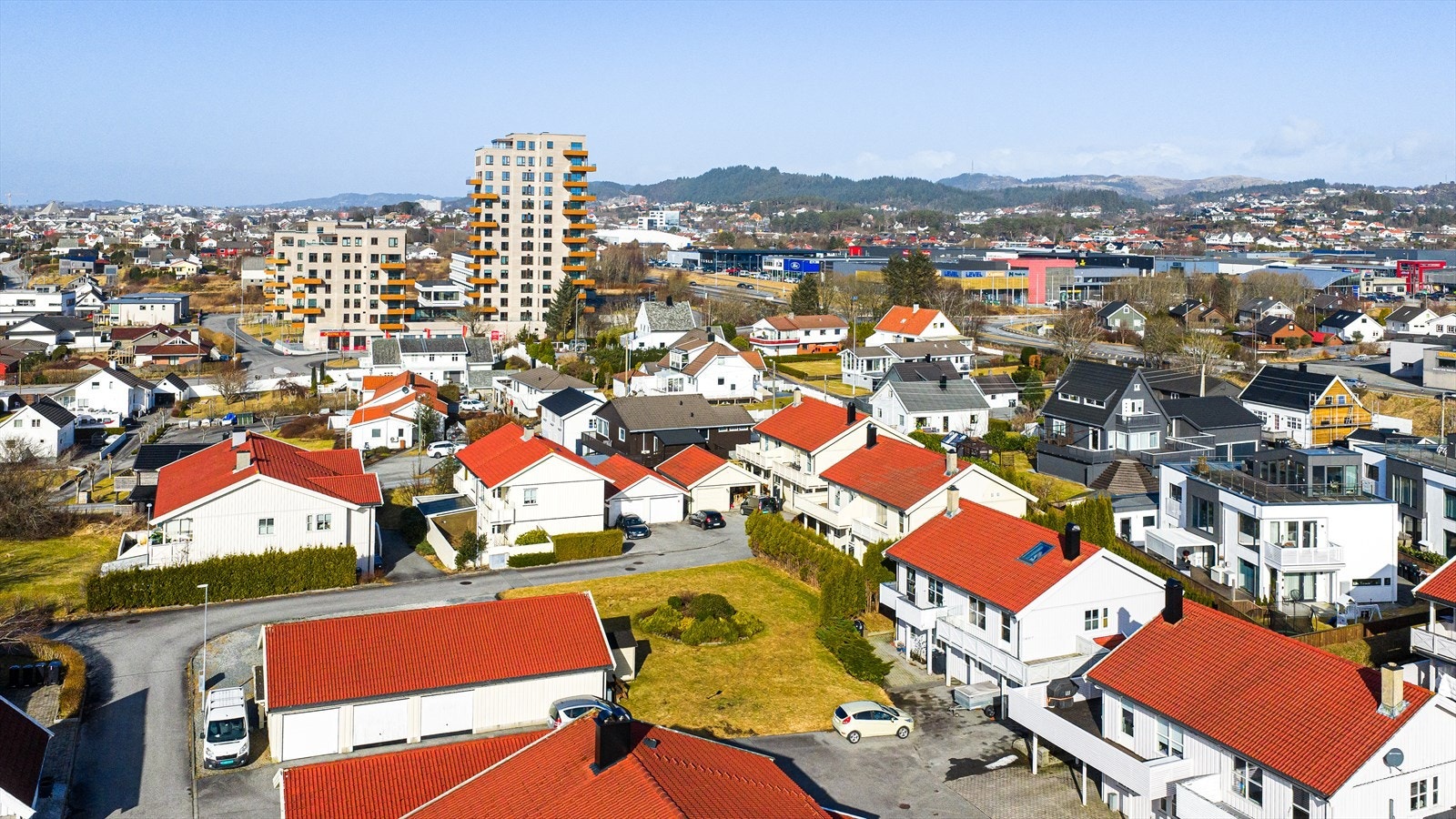 Parkeringsplass i felles garasjeanlegg Galleribilde