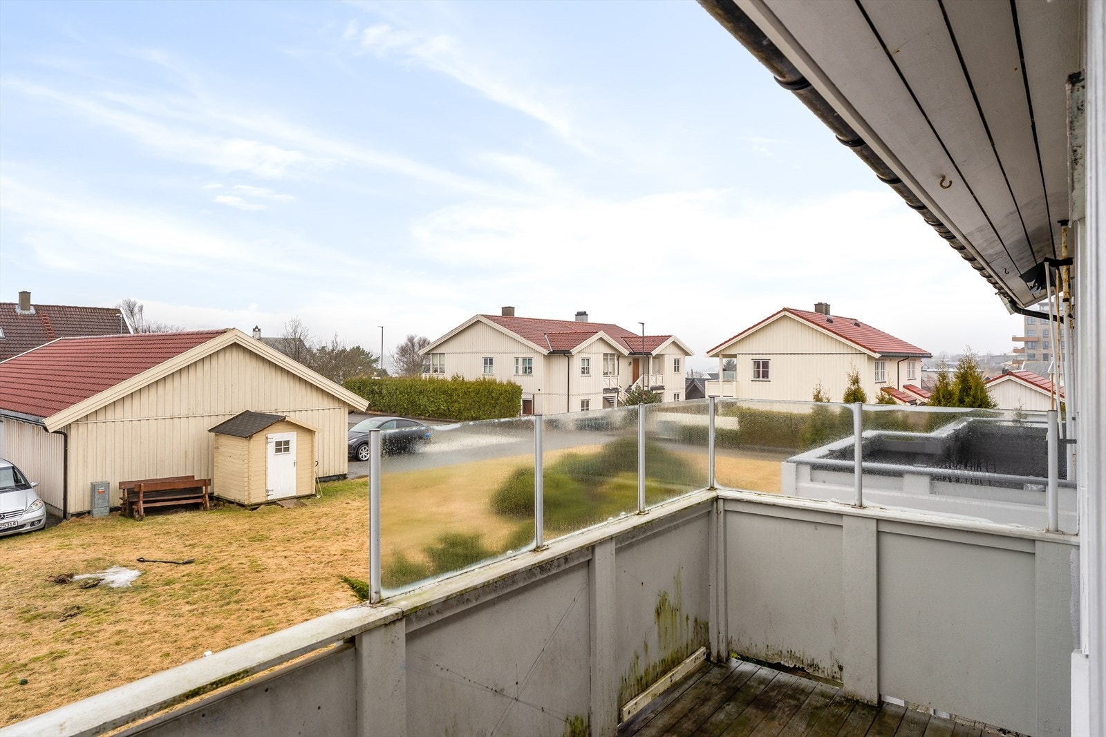 Sør- og vestvendt balkong med gode solforhold Galleribilde