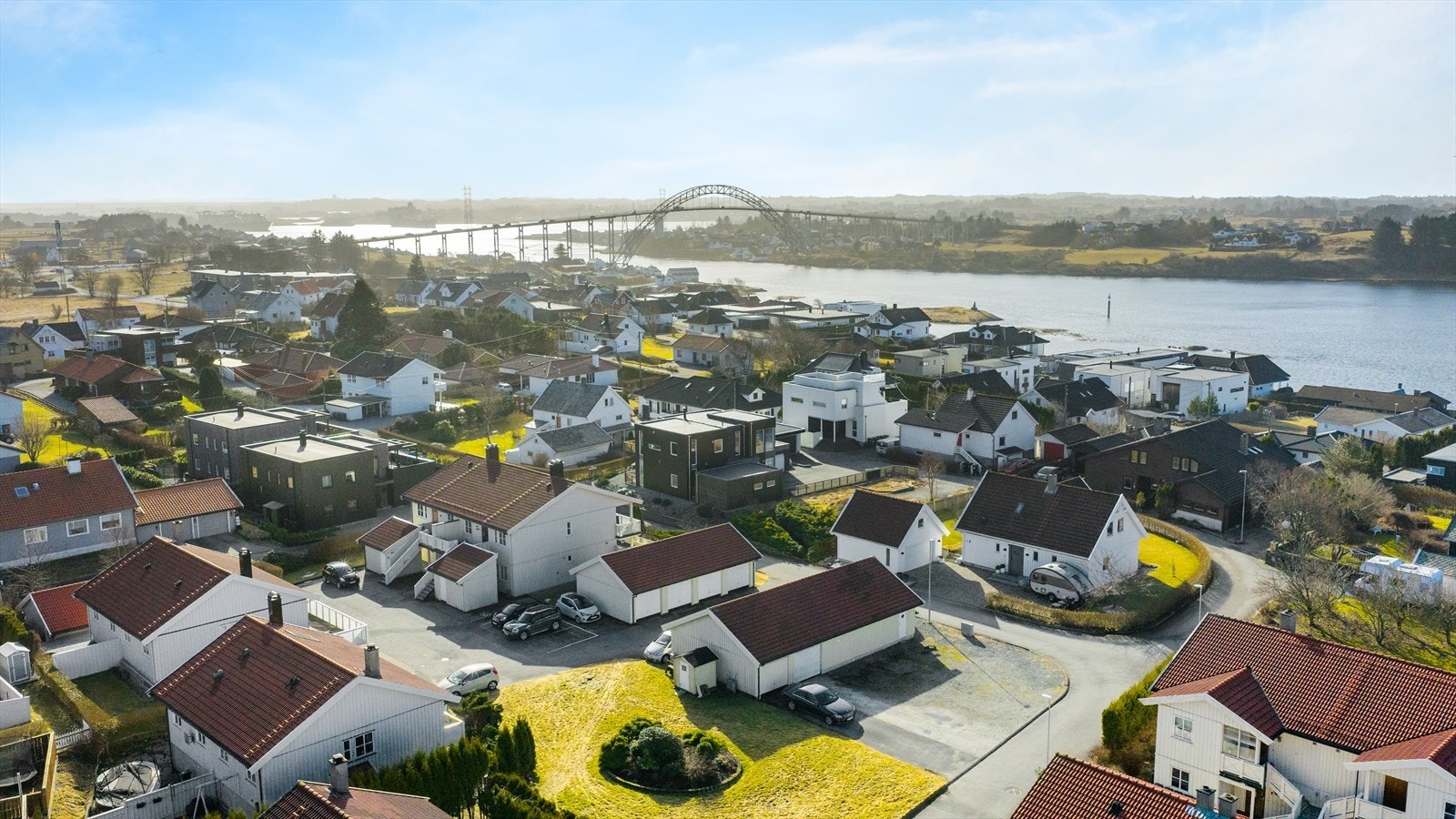 Fra Norheim skole går det lysløype inn i Norheimskogen i retning Vormedal, mye brukt av folk i alle aldre. Galleribilde
