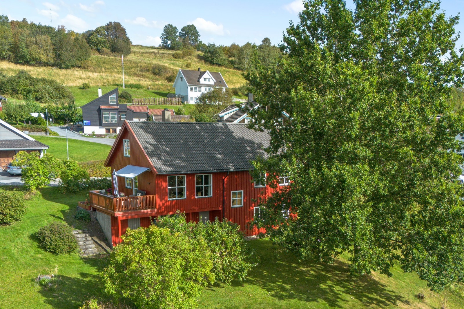 Attraktivt og familievennlig boligområde ca 2,5 km fra Straumen sentrum. Galleribilde