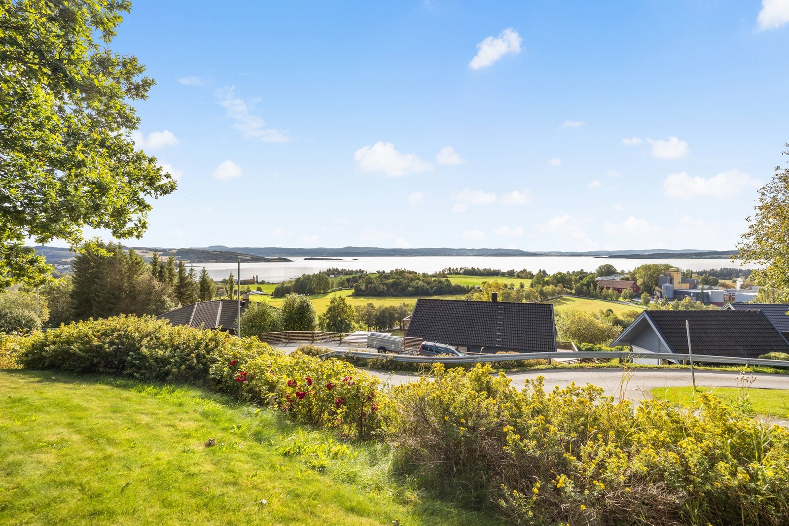 Utsikt fra hagen Galleribilde