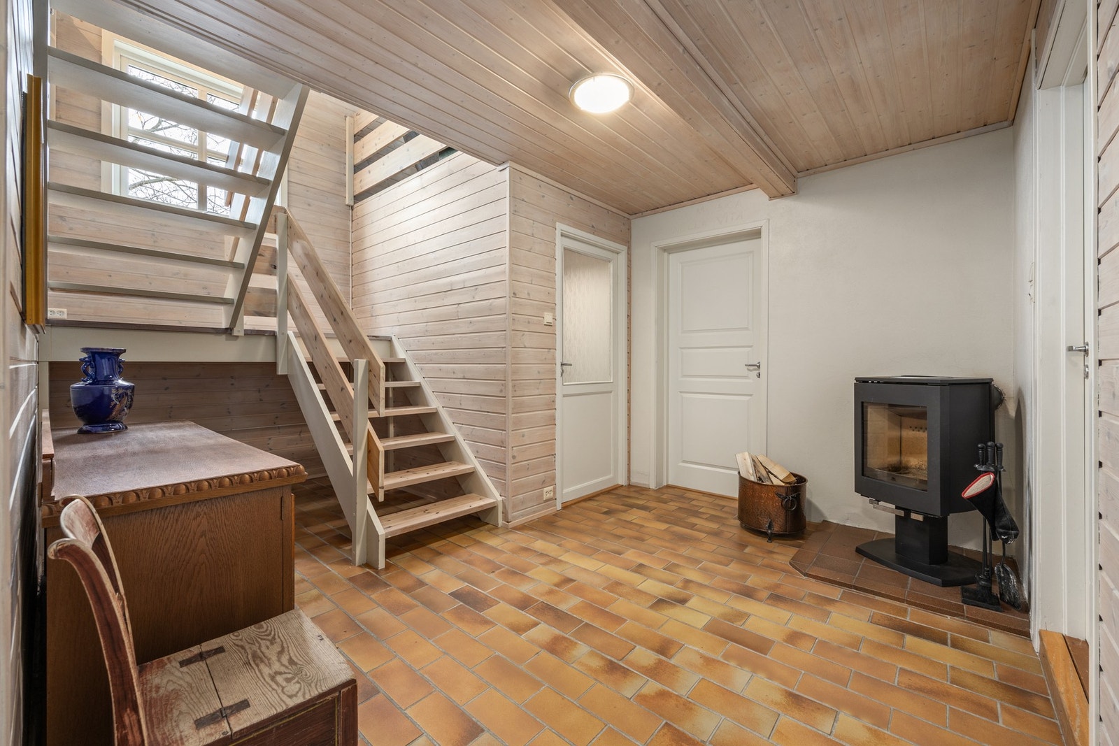 Gang - 15,5 kvm. Etasjen er innredet med to soverom, stue, bad og to boder. Galleribilde