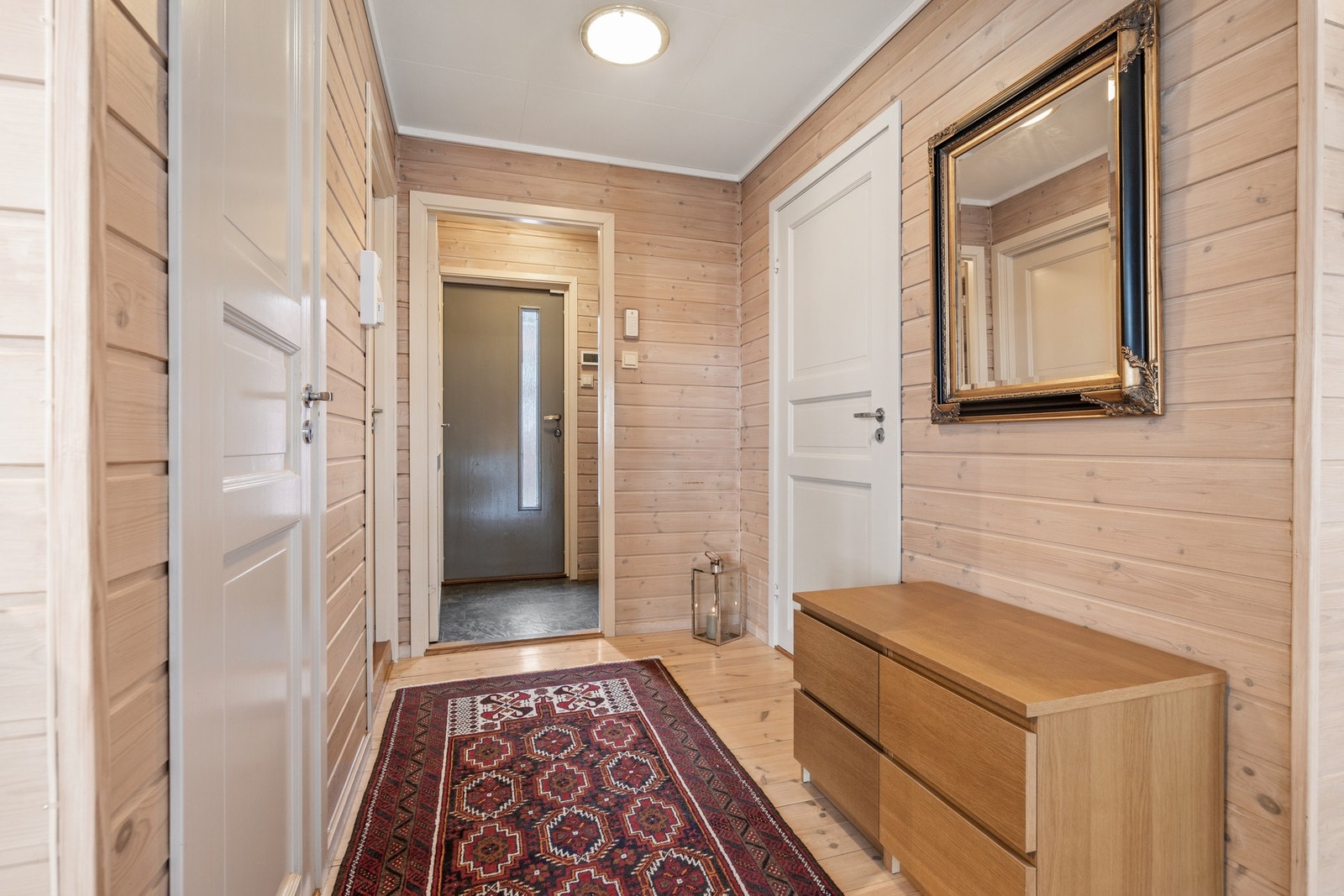 Gang i hovedetasje. Galleribilde