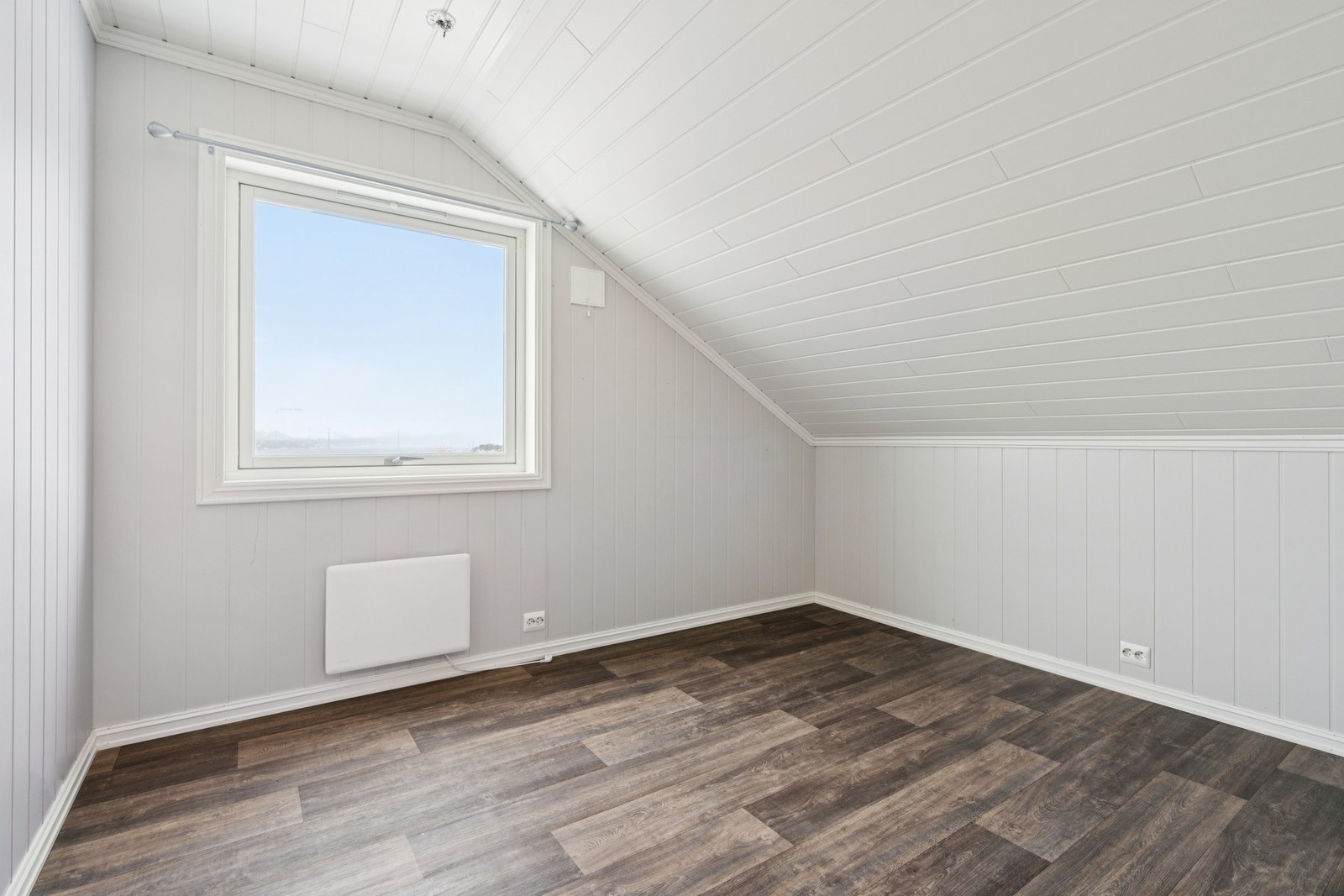 Alle vinduer i denne etasjen ble skiftet i 2018, og er 2-lags trevinduer. Galleribilde