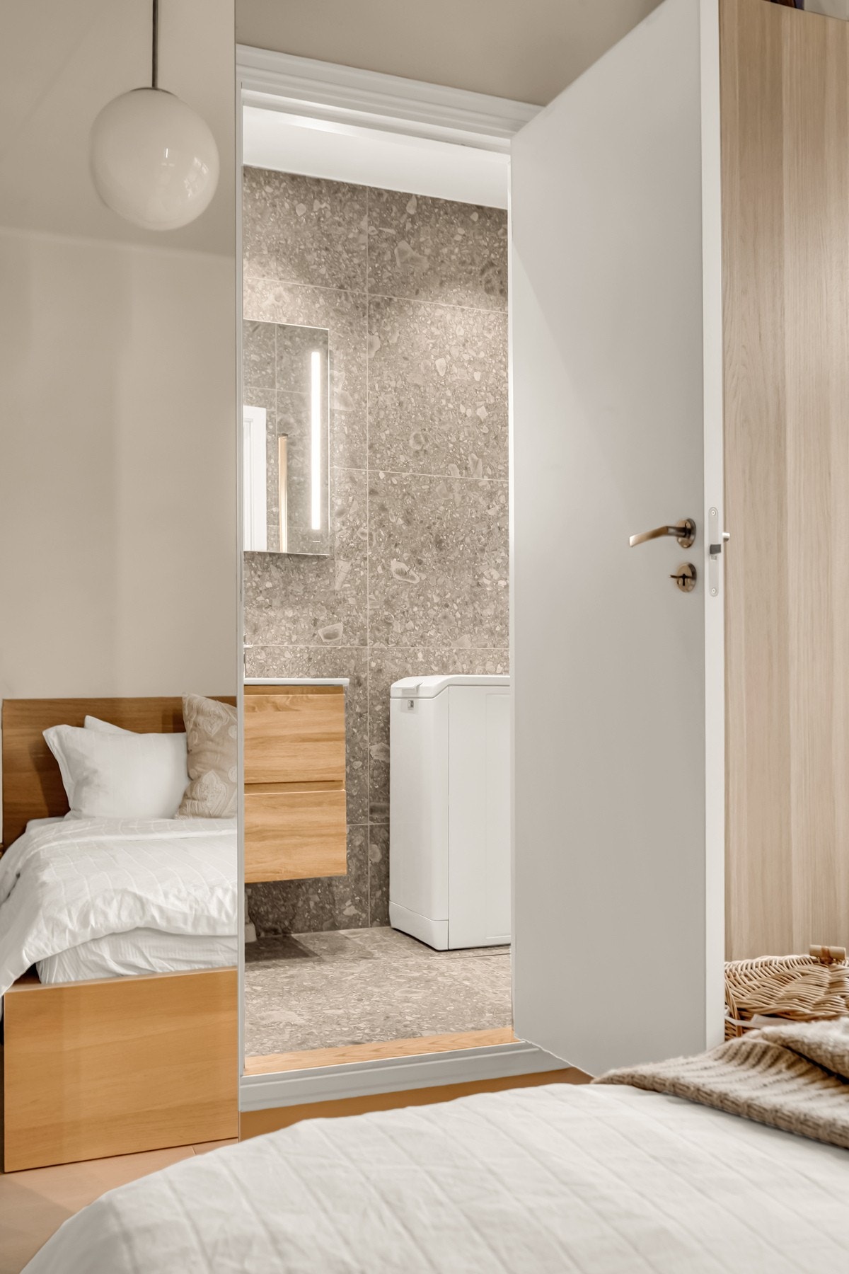 Fra soverommet er det direkte adkomst til dusjbadet. Galleribilde