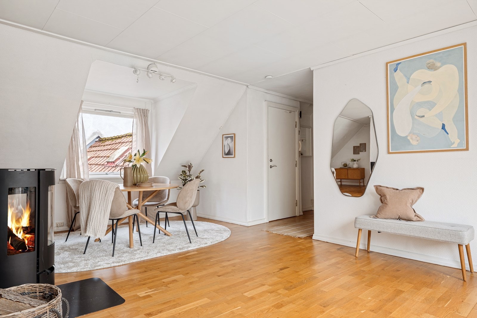 Dørtelefon slipper inn venner og kjære... Galleribilde