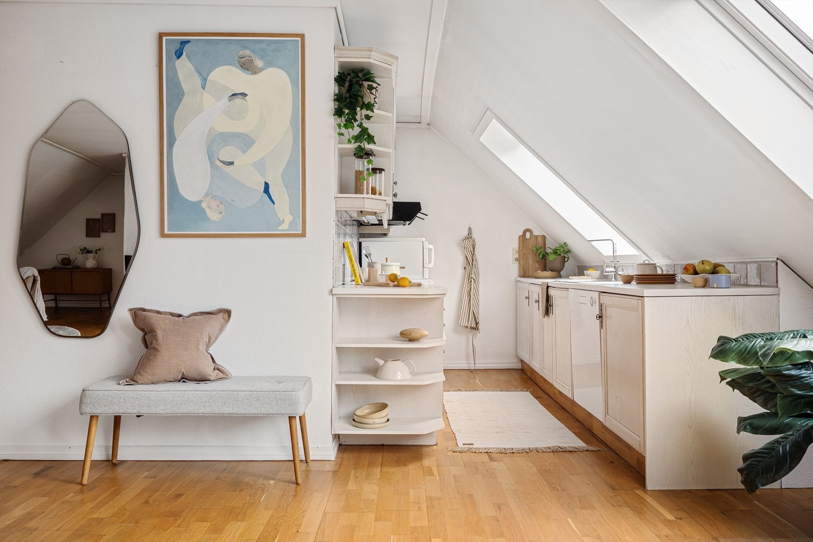 Kjøkken i åpen løsning men likevel tilbaketrukket. Galleribilde