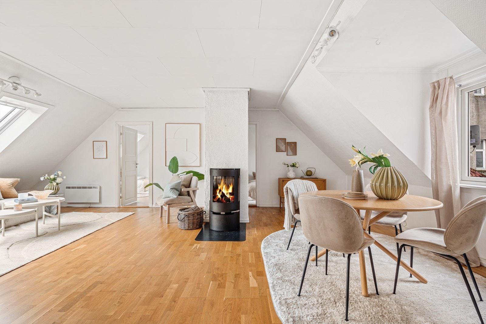 To soverom i enden av stuen. Galleribilde