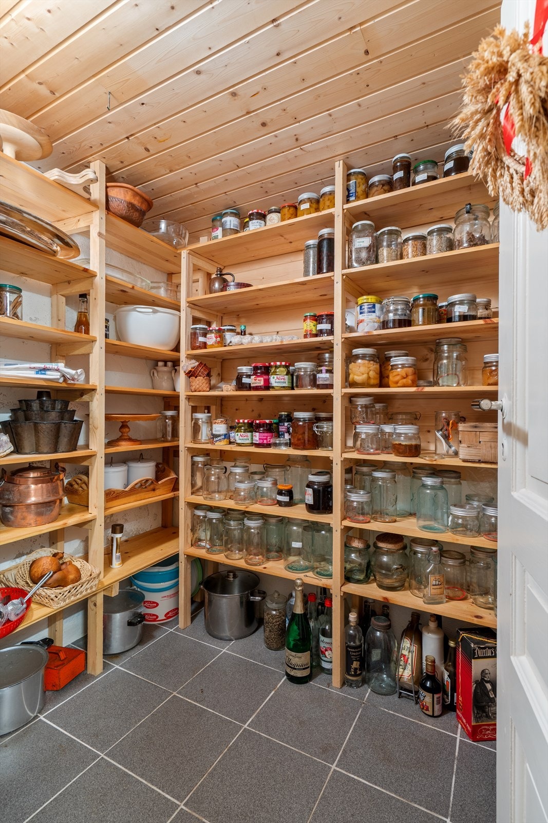 Matbod i eldhus Galleribilde