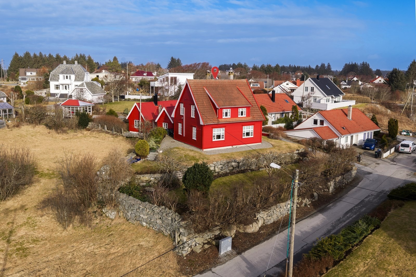 Boligen ligger fint til på en naturlig høyde Galleribilde