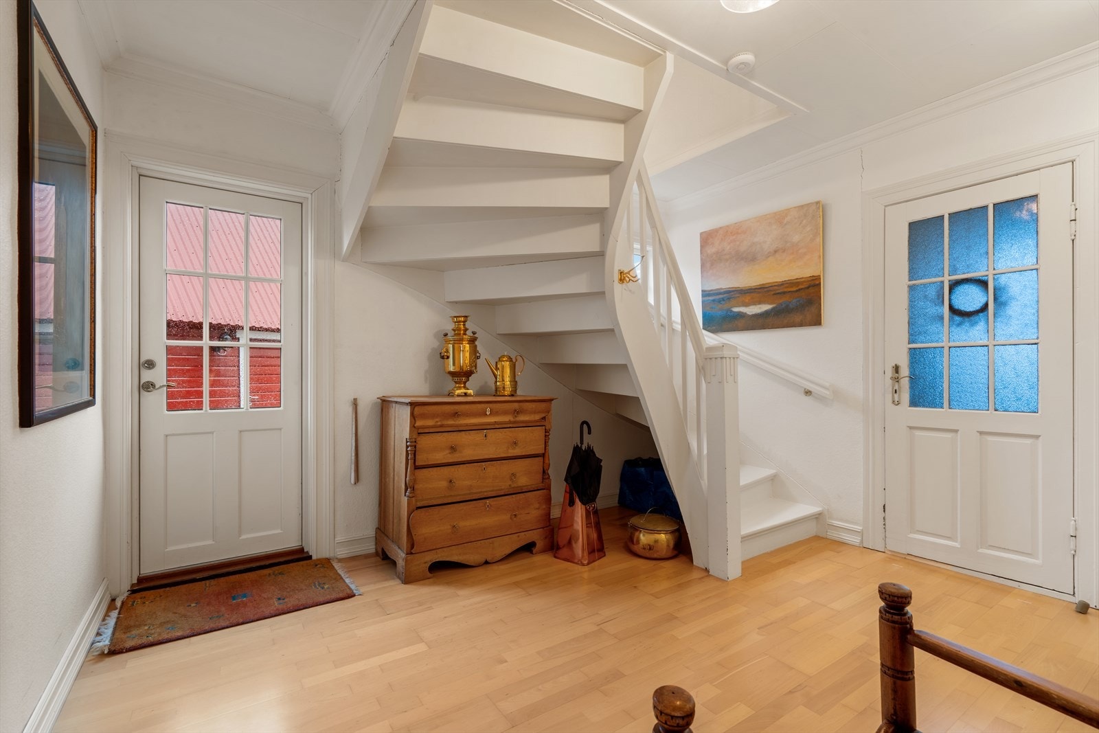 Hall med trapp til 2. etasje Galleribilde