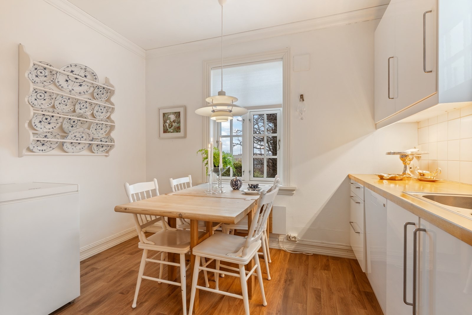 Kjøkken med spiseplass Galleribilde