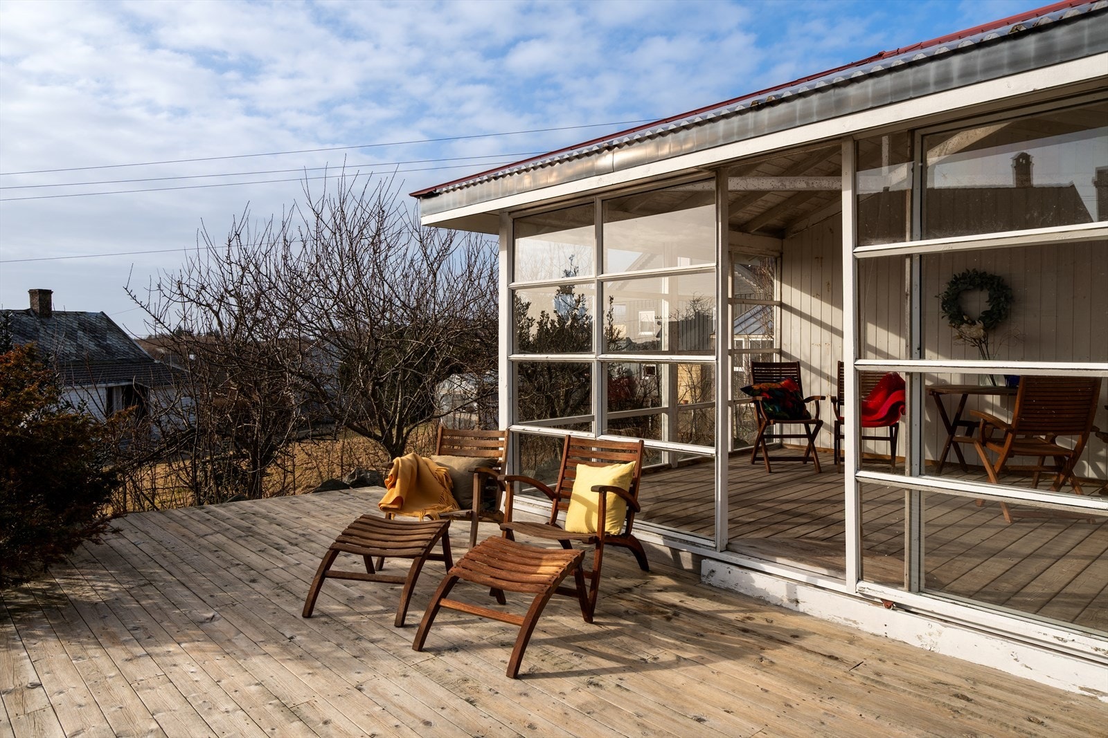 Kjekk sommerstue hvor man kan samle venner og familie til hyggelig lag Galleribilde