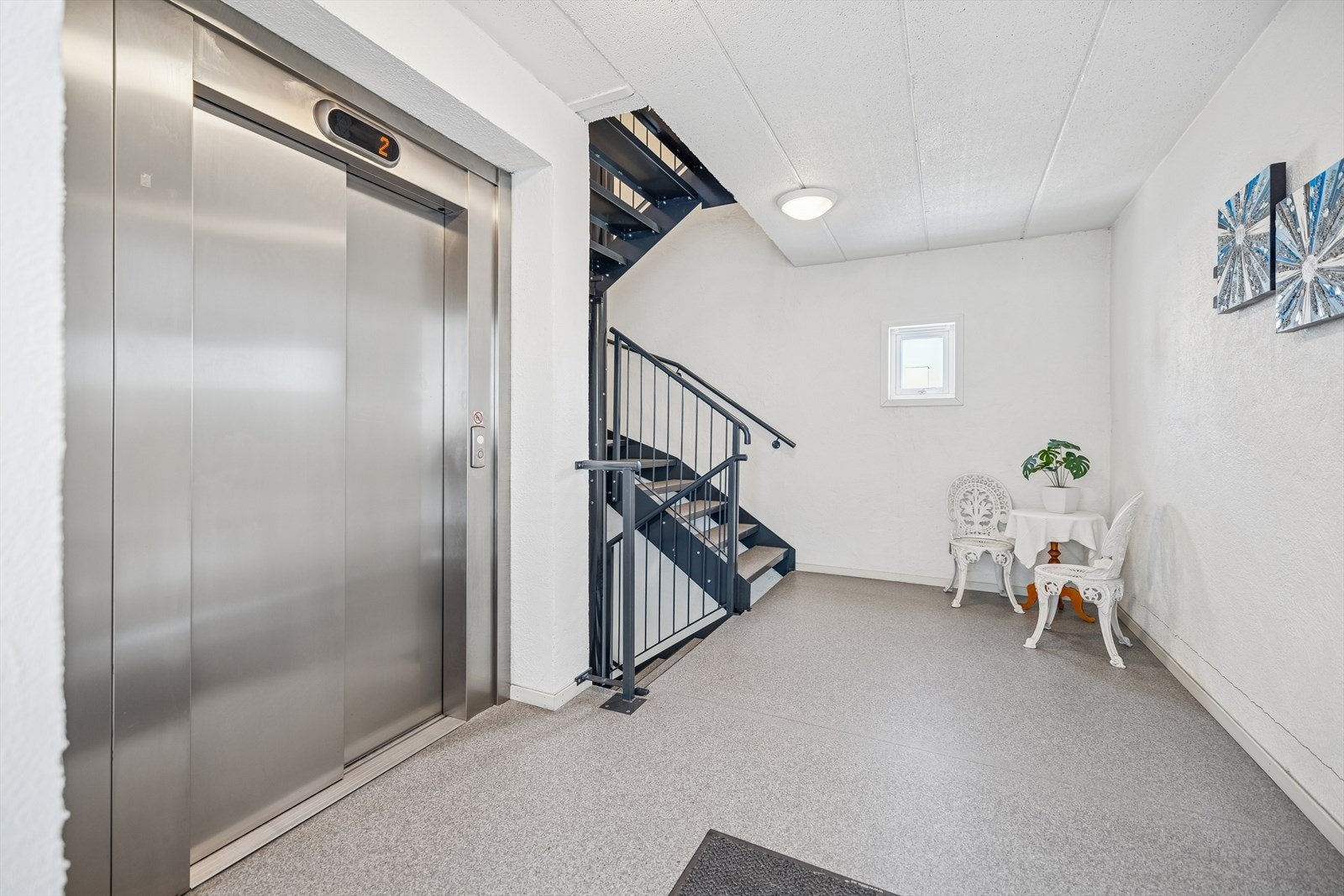 Adkomst til leiligheten er via heis eller trapp. Galleribilde