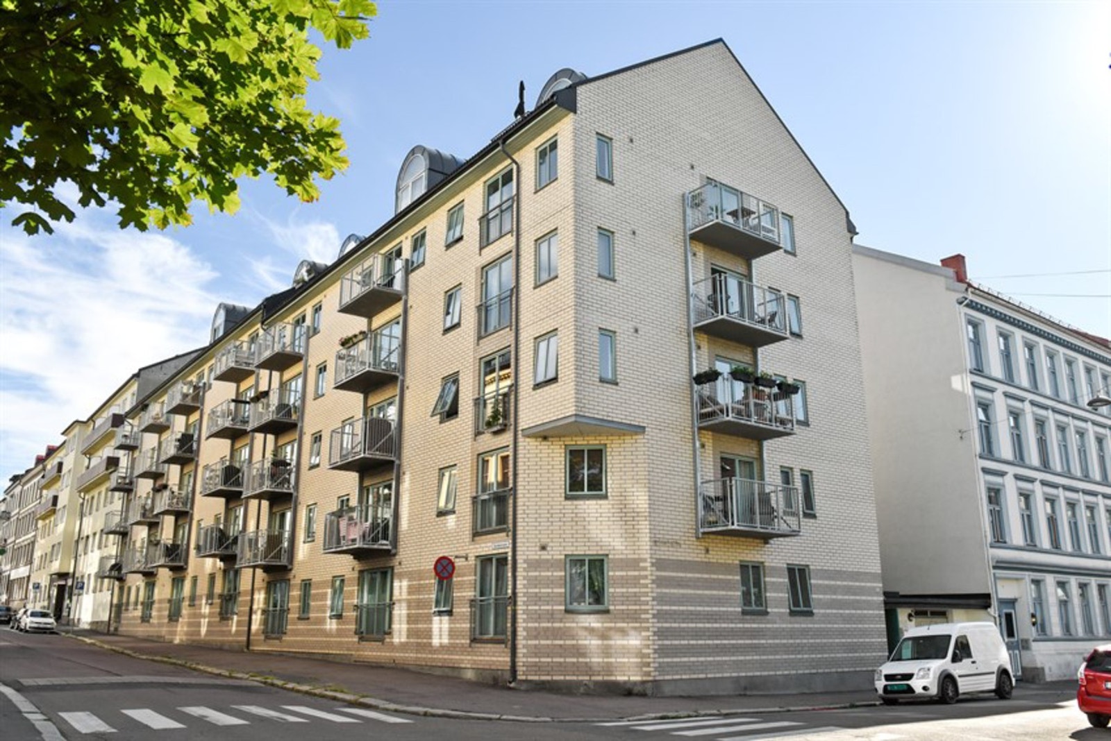 Lille Rosenlund borettslag består av 39 leiligheter, og har en meget sentral beliggenhet. Galleribilde