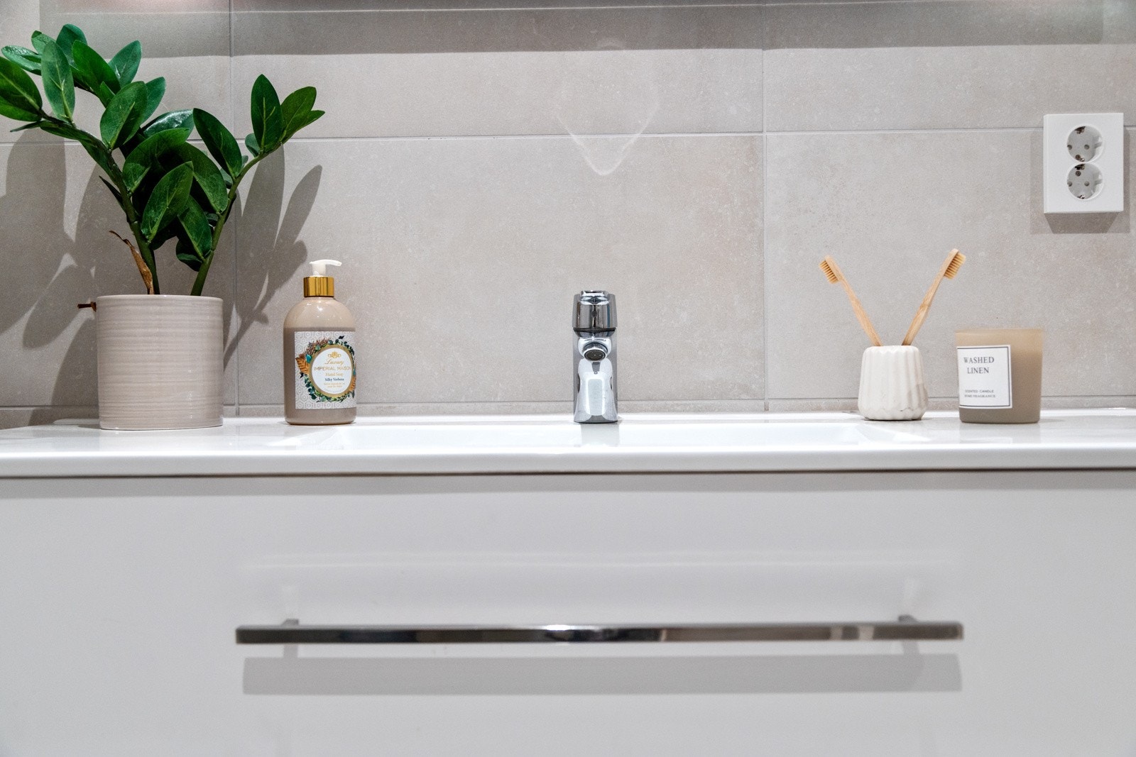 Skuffeinnredning med ett-greps blandebatteri Galleribilde