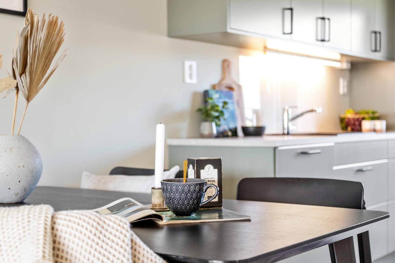 Det er god plass til spisebord i forbindelse med kjøkkenet. Galleribilde