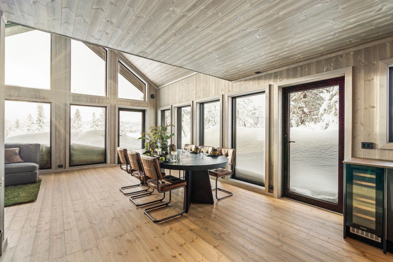 Dette er en svært romslig hytte, som passer perfekt for storfamilien, med ulike soner for alle aktiviteter. Galleribilde