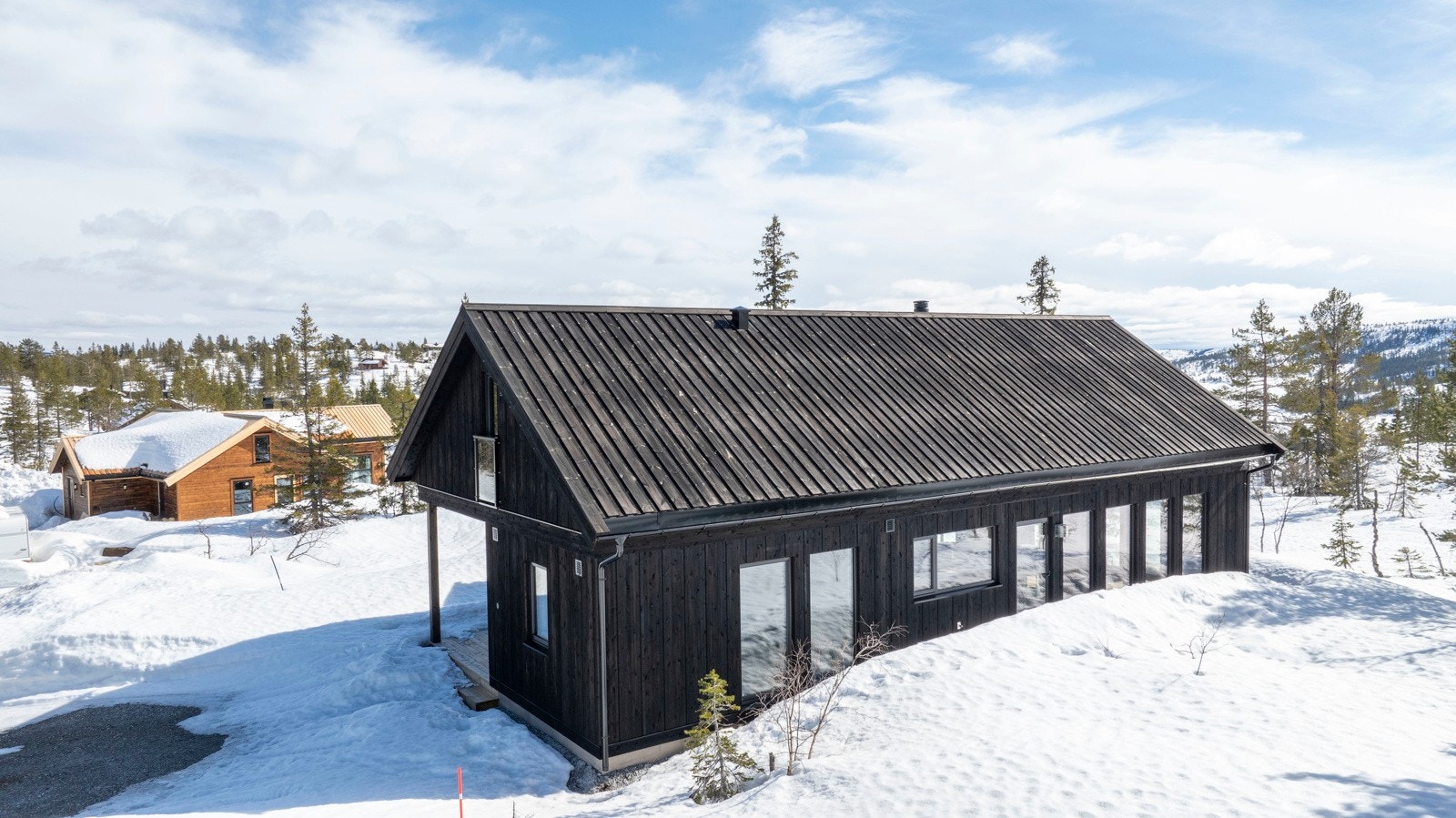 Eksklusiv og påkostet hytte fra 2022 med stor eiet tomt. Galleribilde