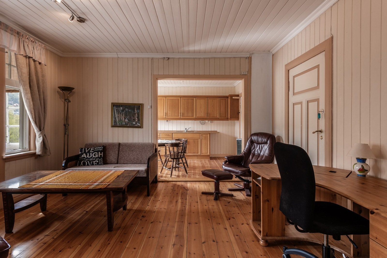 LEILIGHET 1: Stue Galleribilde