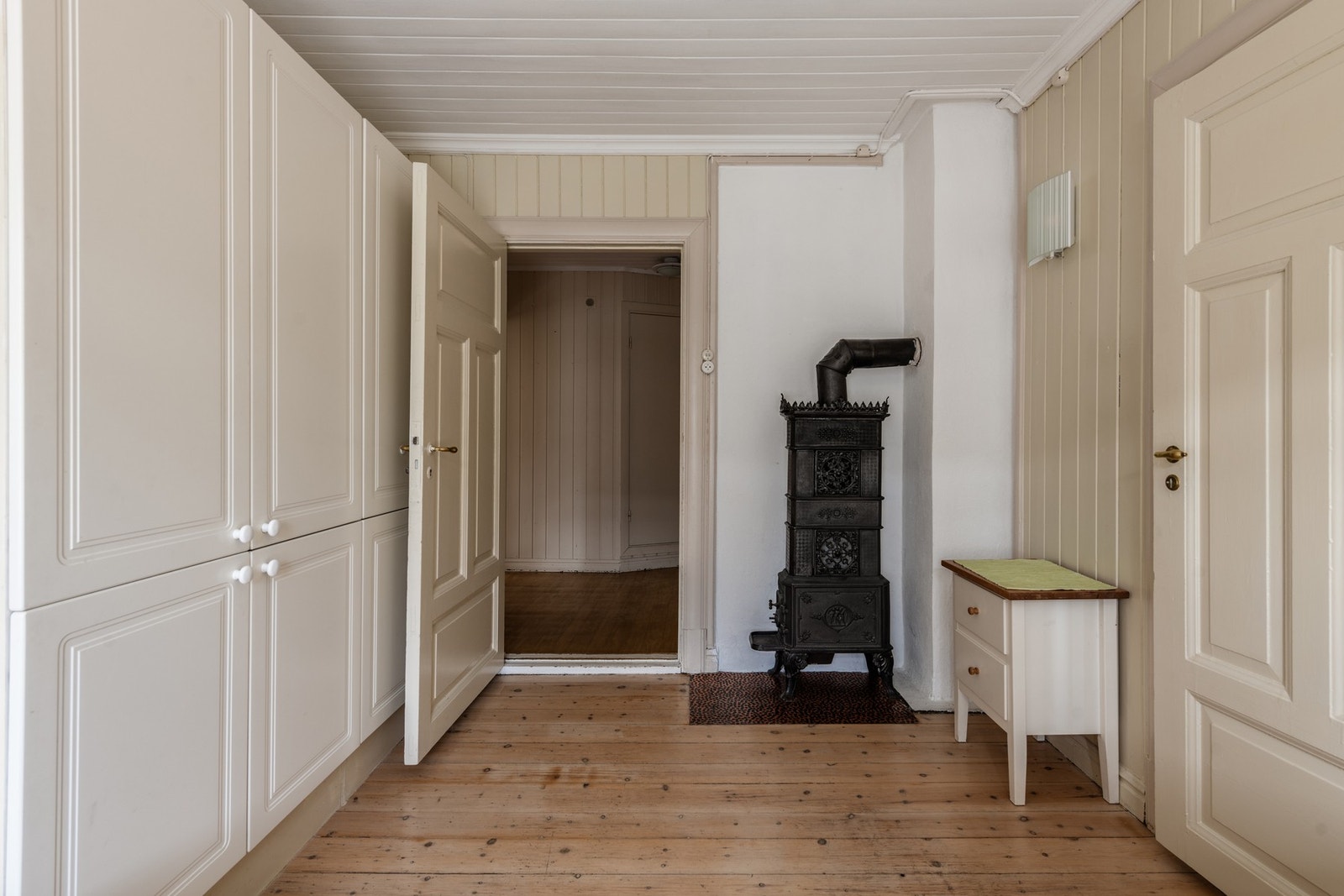 LEILIGHET 2: Soverom II. Galleribilde