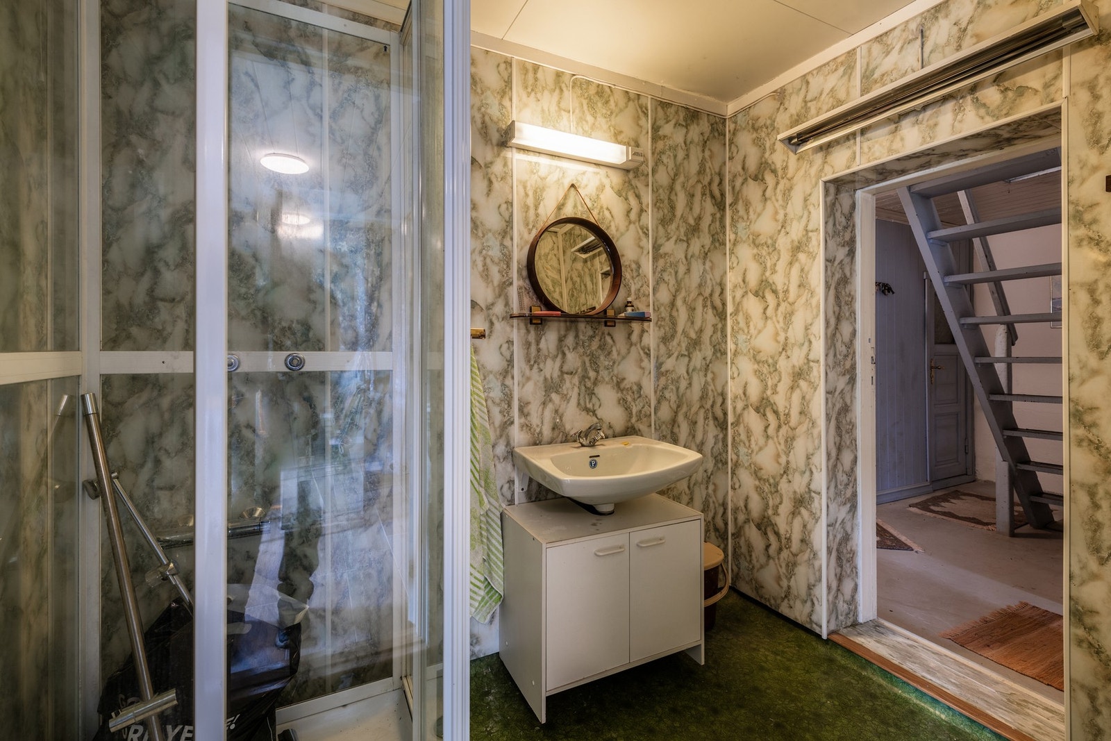 UNDERETAJSE GJESTEROM: Bad Galleribilde