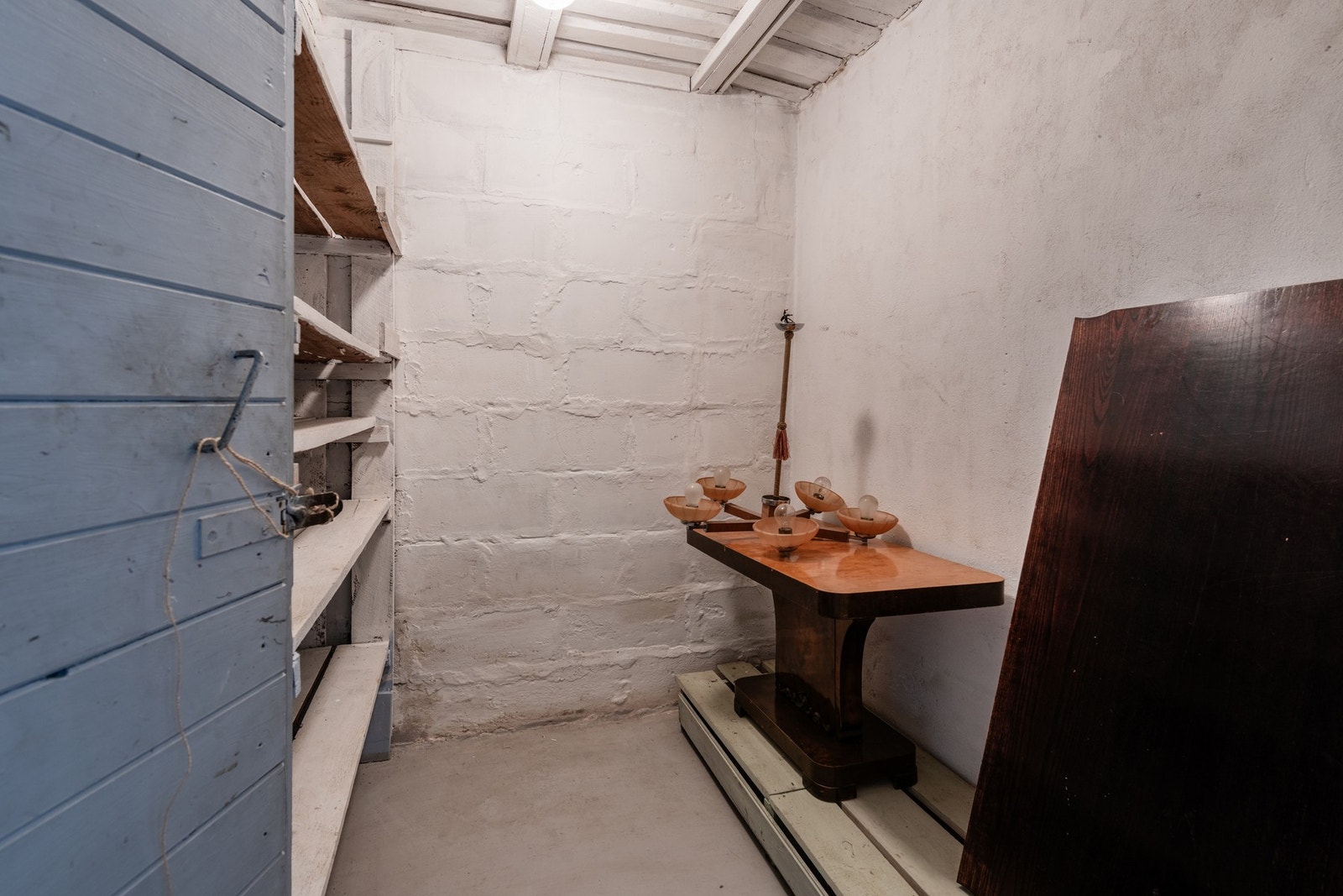 UNDERETASJE: 2 av 3 boder Galleribilde