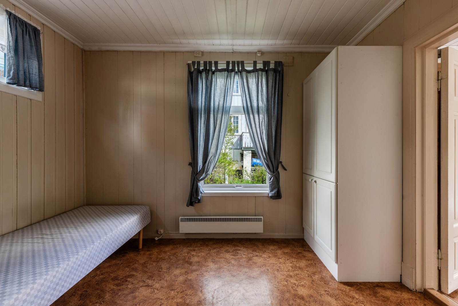 LEILIGHET 1: Soverom II. Galleribilde