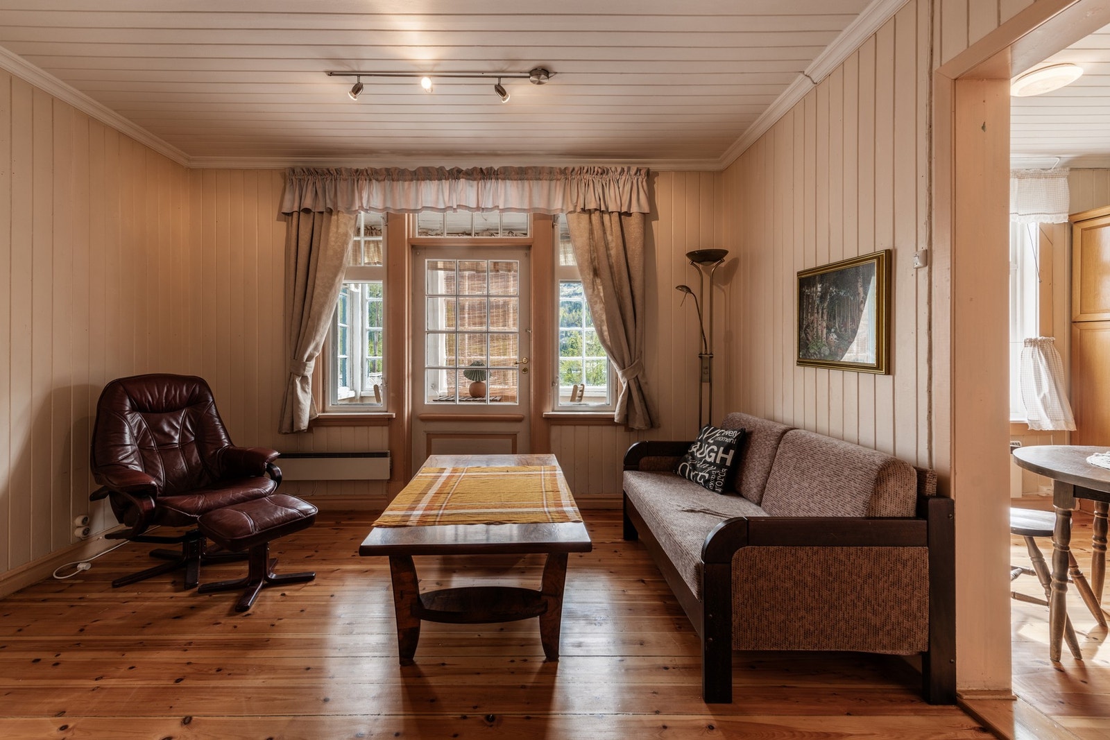 LEILIGHET 1: Stue Galleribilde