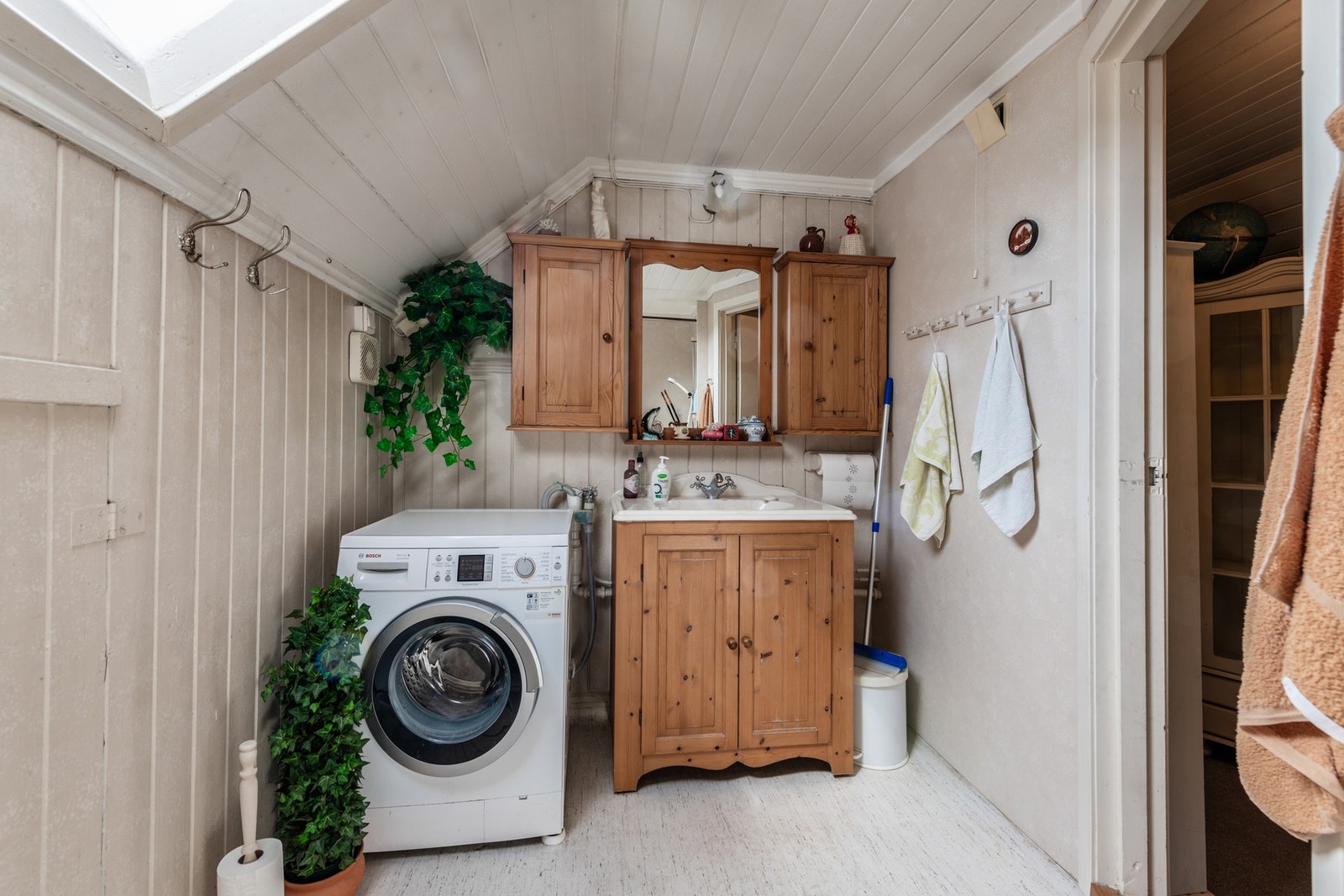 LEILIGHET 3: Bad Galleribilde