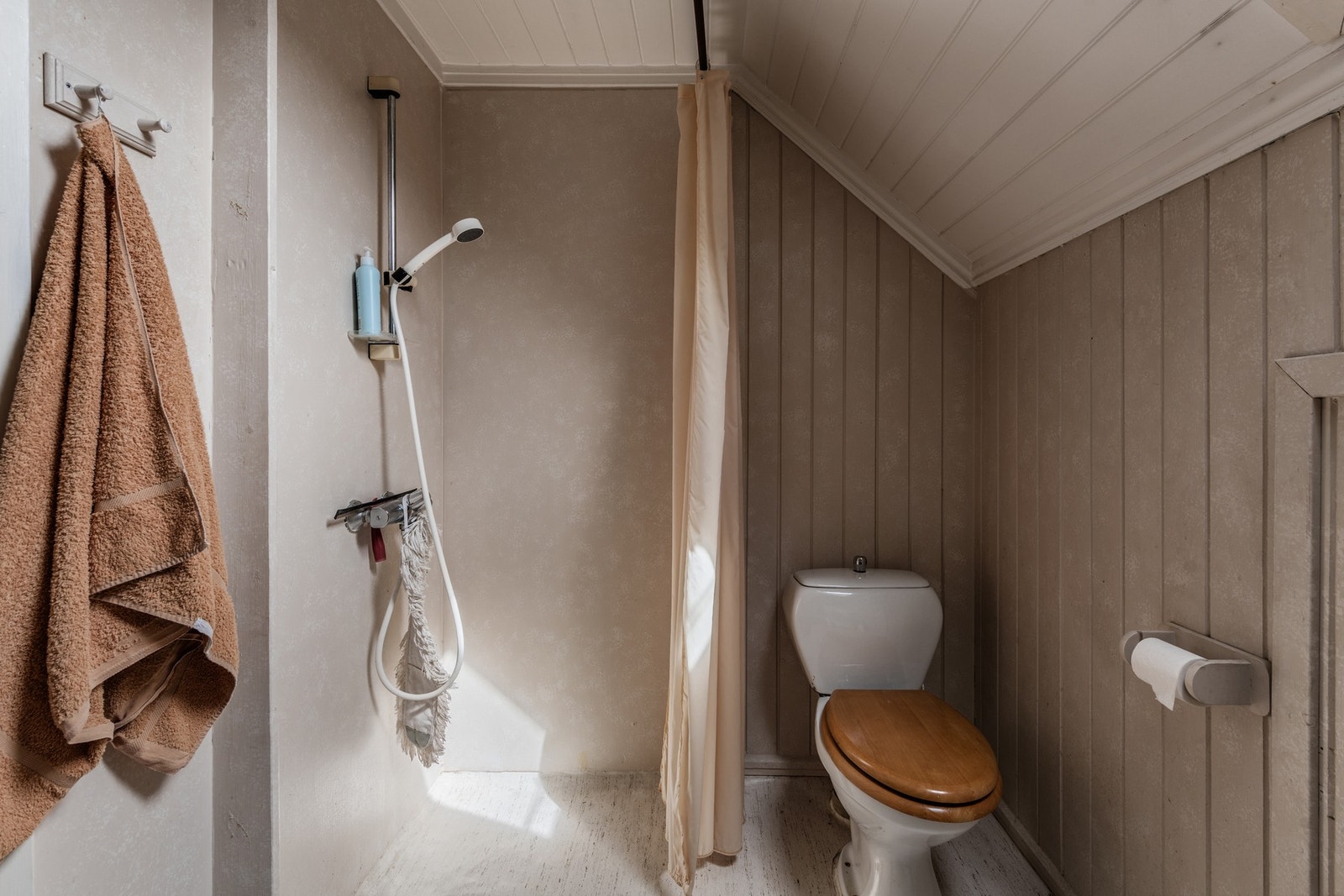 LEILIGHET 3: Bad Galleribilde