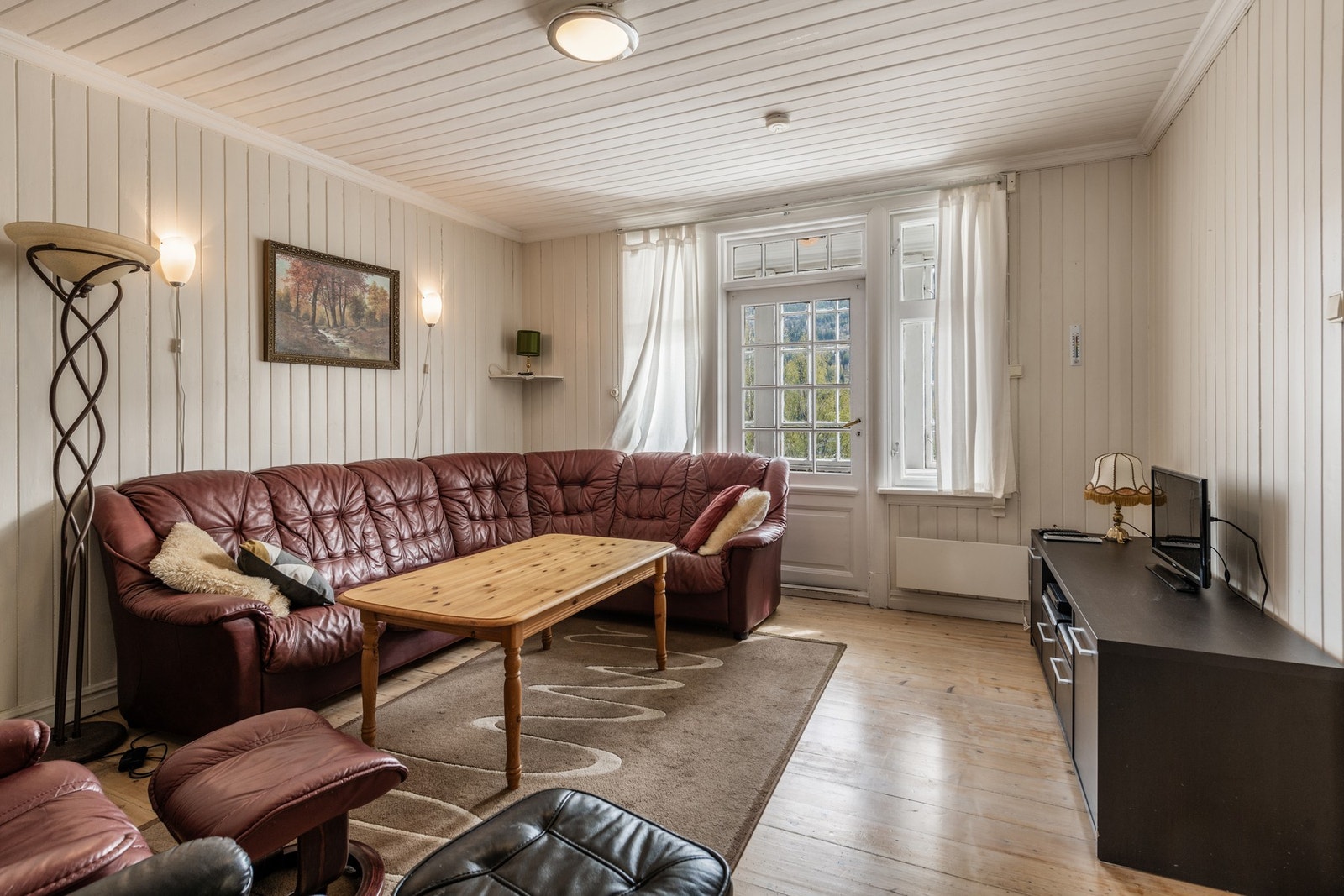 LEILIGHET 2: Stue Galleribilde