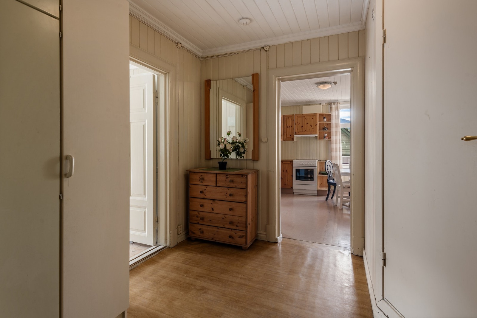 LEILIGHET 2: mellomgang Galleribilde