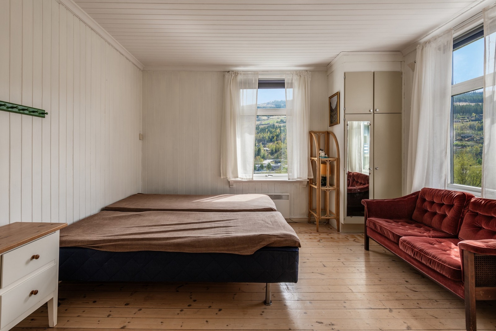 LEILIGHET 2: Soverom I. Galleribilde