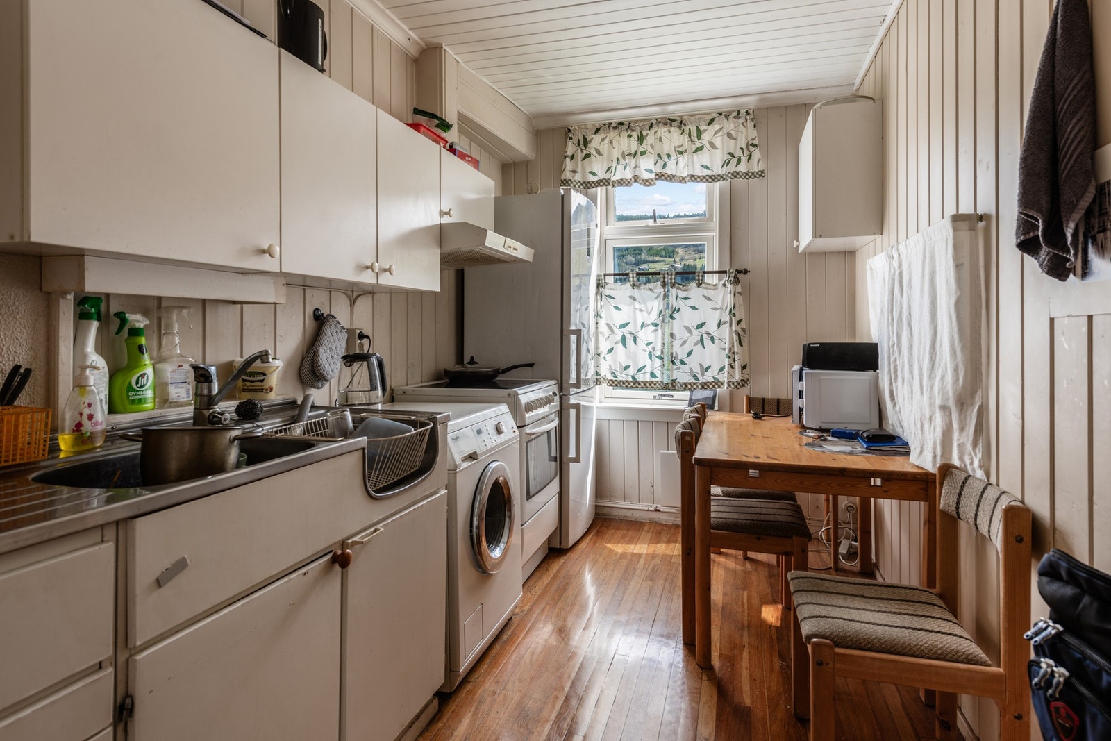 LEILIGHET 4: Kjøkken Galleribilde