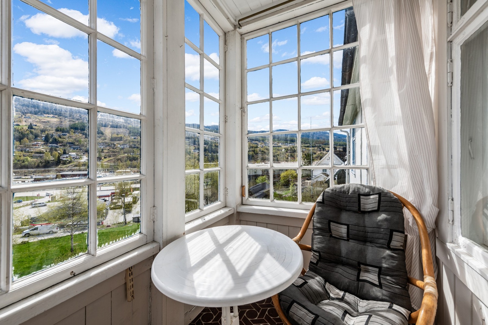 LEILIGHET 2: Vinterhage Galleribilde