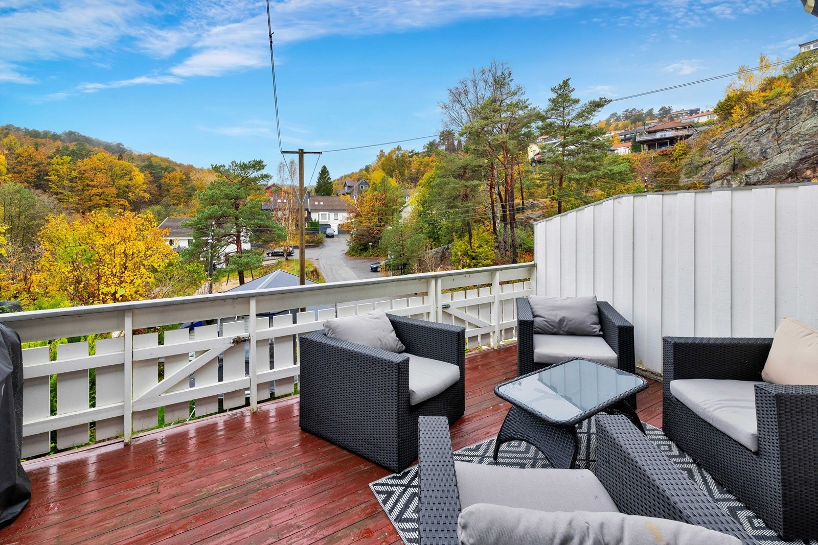 Her er det god plass til sittegruppe og trivelig lokal utsikt. Galleribilde