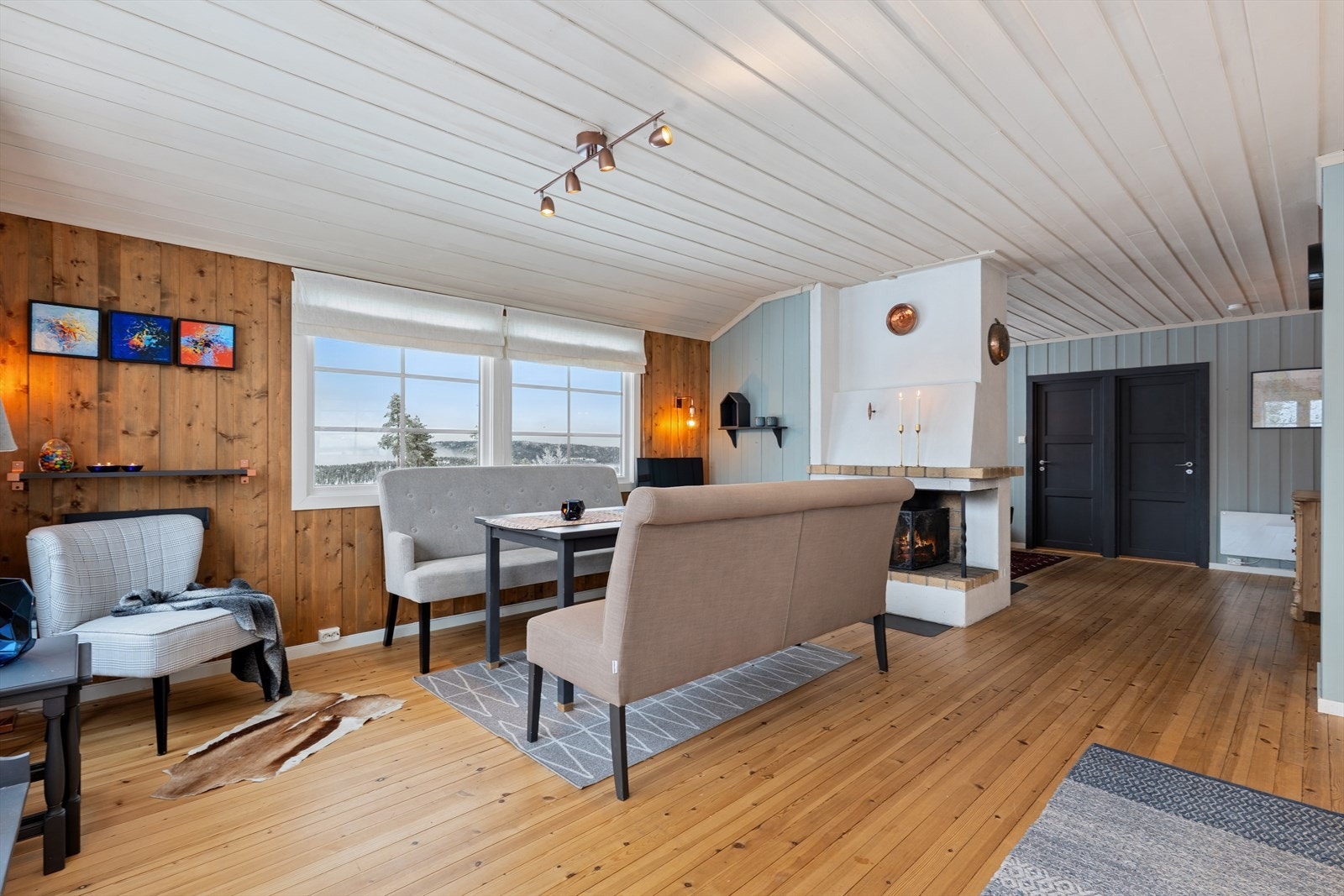 Den gode romstørrelsen gir flere fleksible muligheter for møblering. Galleribilde