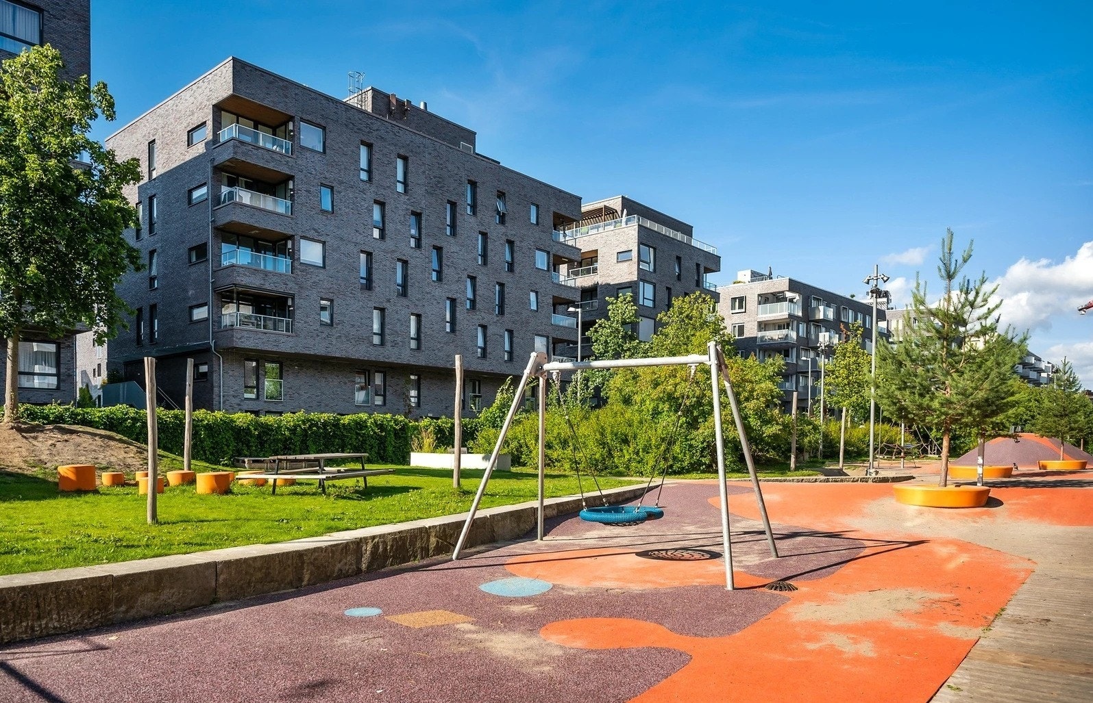 Området er pent opparbeidet med grøntarealer Galleribilde