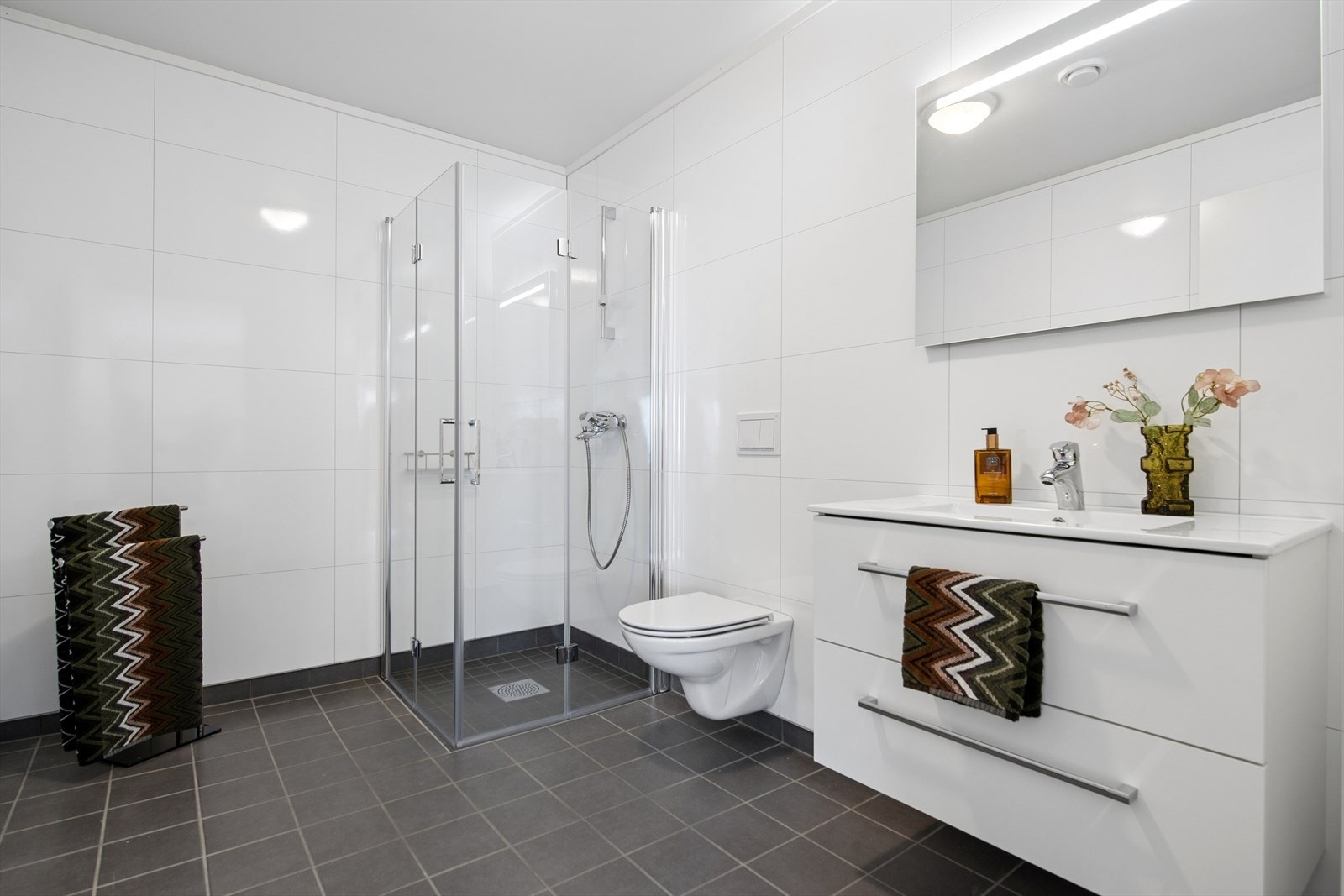 Dusjhjørne med innfellbare vegger. Galleribilde