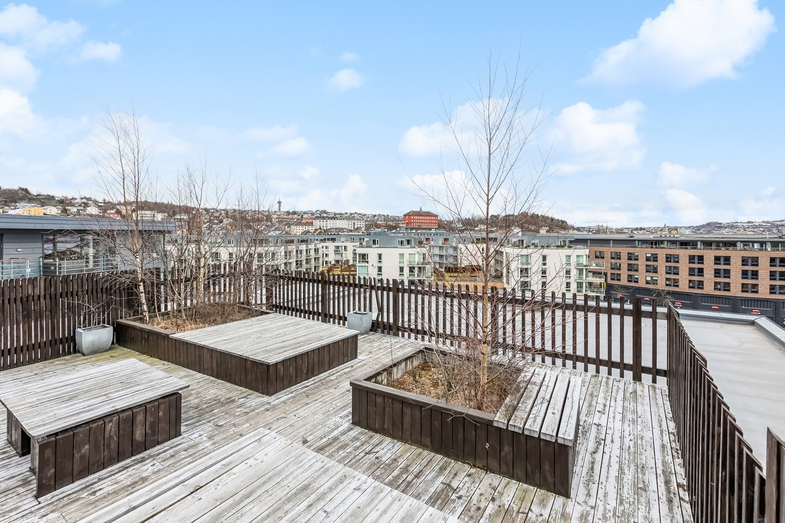 Borettslagets felles takterrasse som byr på gode solfohold. Galleribilde