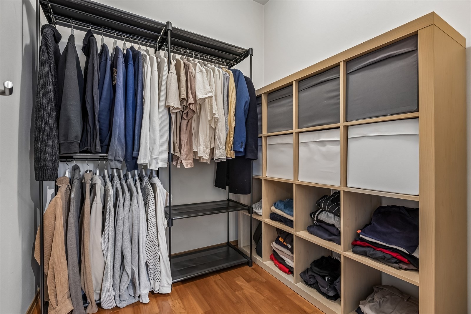 På det andre soverommet har man direkte tilknytning egen bod som i dag bukes som walk-in closet. Galleribilde