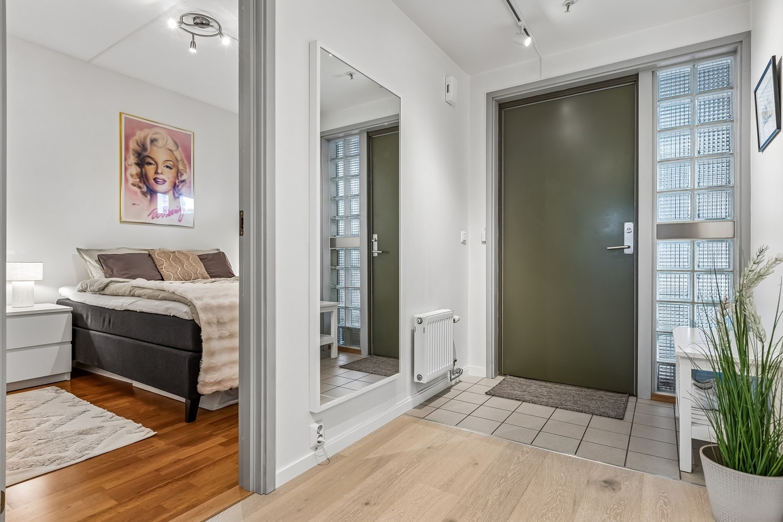 Entrèen med mulighet for praktisk oppbevaring av sko og yttertøy. Galleribilde