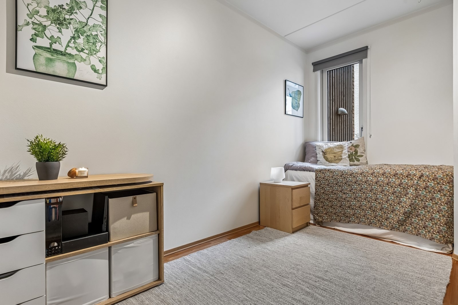 Det andre soverommet har en størrelse på ca. 8 m² og kan benyttes som gjesterom eller hjemmekontor. Galleribilde