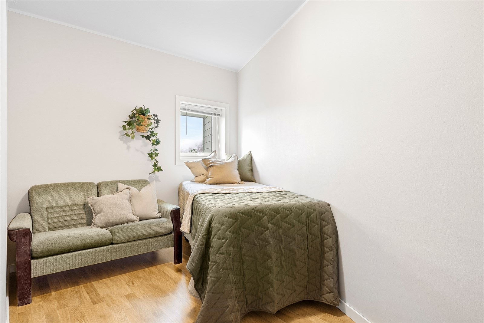 Det andre soverommet er av god størrelse, perfekt for gjester. Galleribilde