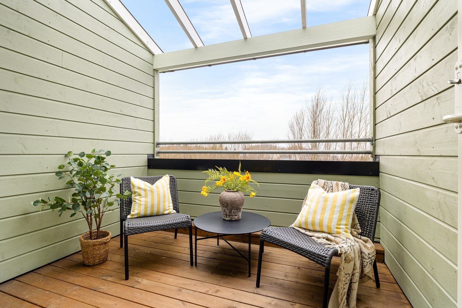 Hovedsoverommet har utgang til en solrik balkong. Galleribilde