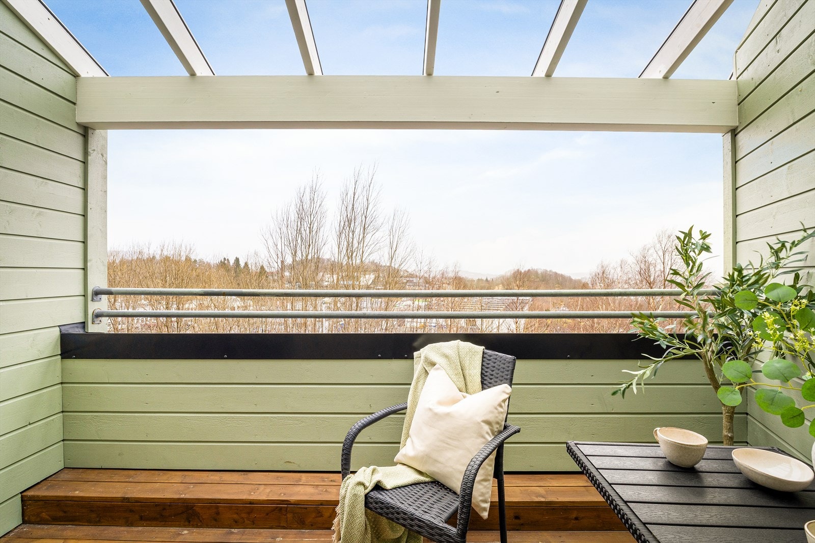 Fra stuen er det utgang til en av to balkonger. Galleribilde