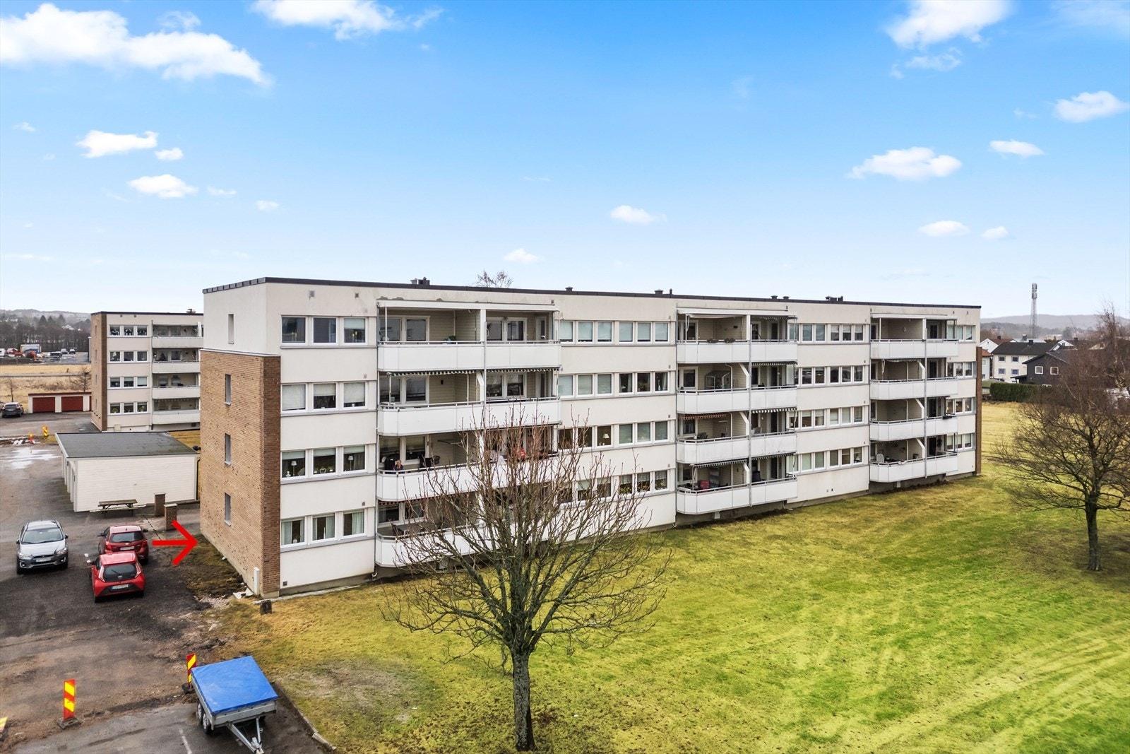 Leiligheten har nærhet til både skog og mark, med gode turmuligheter i området. Galleribilde