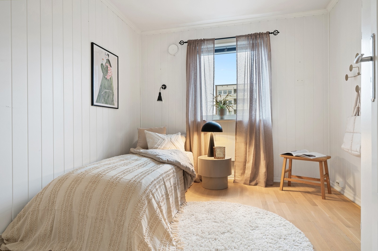 Det andre soverommet passer godt som barnerom, gjesterom eller kontor. Galleribilde