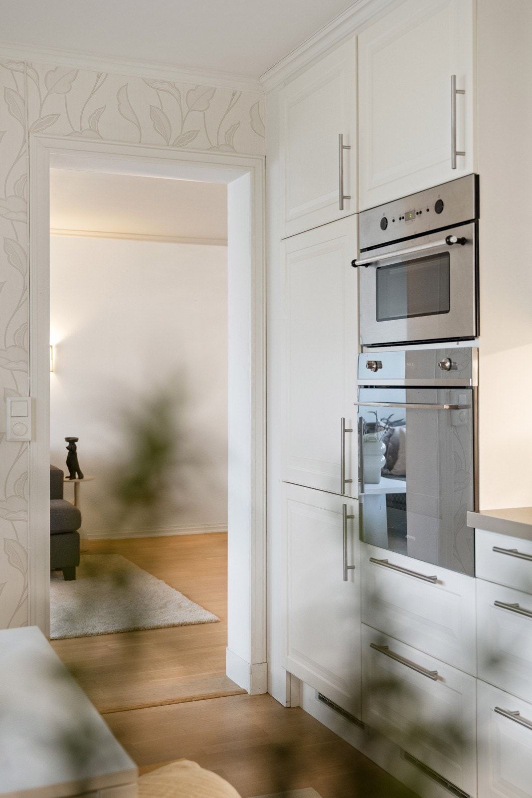 Integrert kjøl/fryseskap og oppvaskmaskin er også på plass. Galleribilde